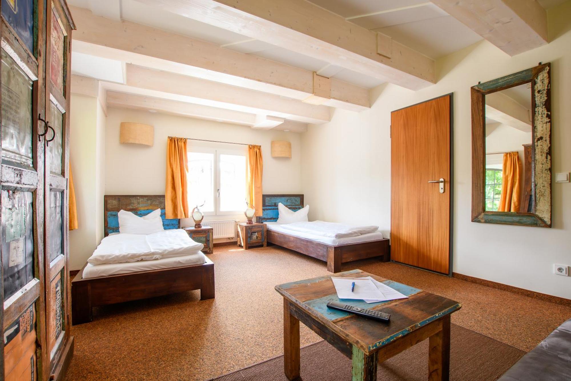 Twin Room,1599589466:JPEG